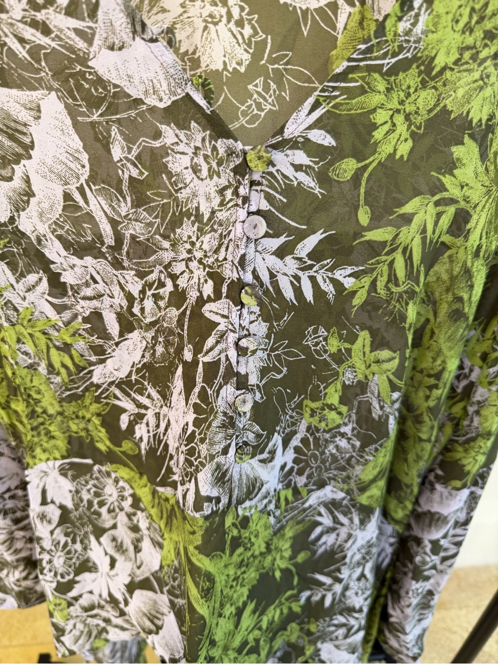 BCBG Flowy Top - Picture 4 of 5